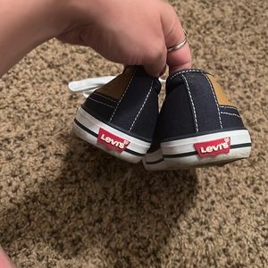 Levi’s size 8 navy blue shoes